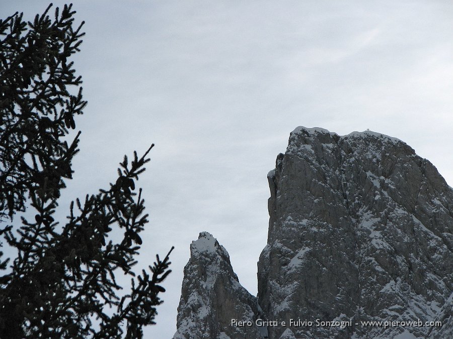 18 Zoom alla croce del Cimon della Bagozza.jpg